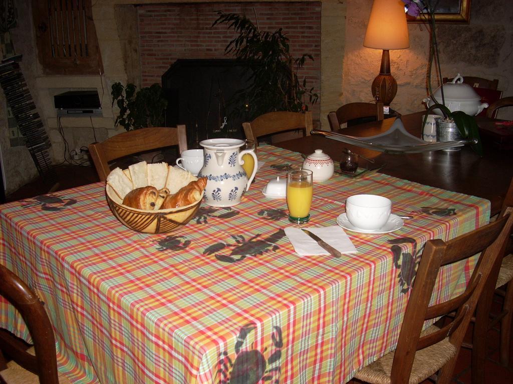 Sous Les Marronniers Bed & Breakfast Petit-Palais-et-Cornemps Exterior photo